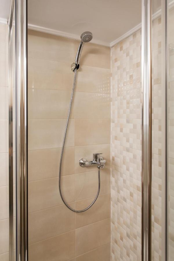 Lovely Renovated Apartment Walk To Acropolis Athens Exterior photo