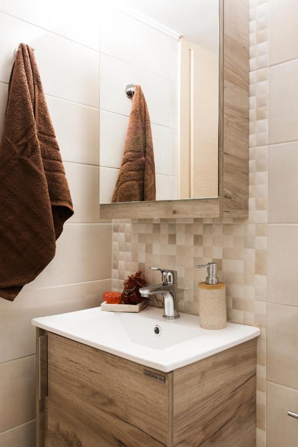 Lovely Renovated Apartment Walk To Acropolis Athens Exterior photo